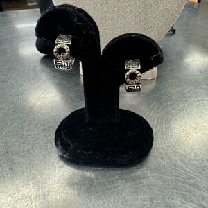 John Hardy earrings comes with dust bags and brand new polishing rag